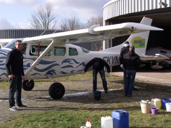 1. Flugzeugwäsche nach der Reparatur